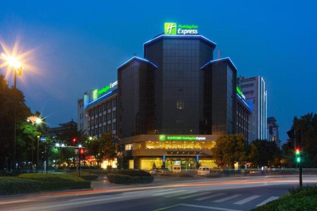 Holiday Inn Express Yangzhou City Center By Ihg Exterior foto
